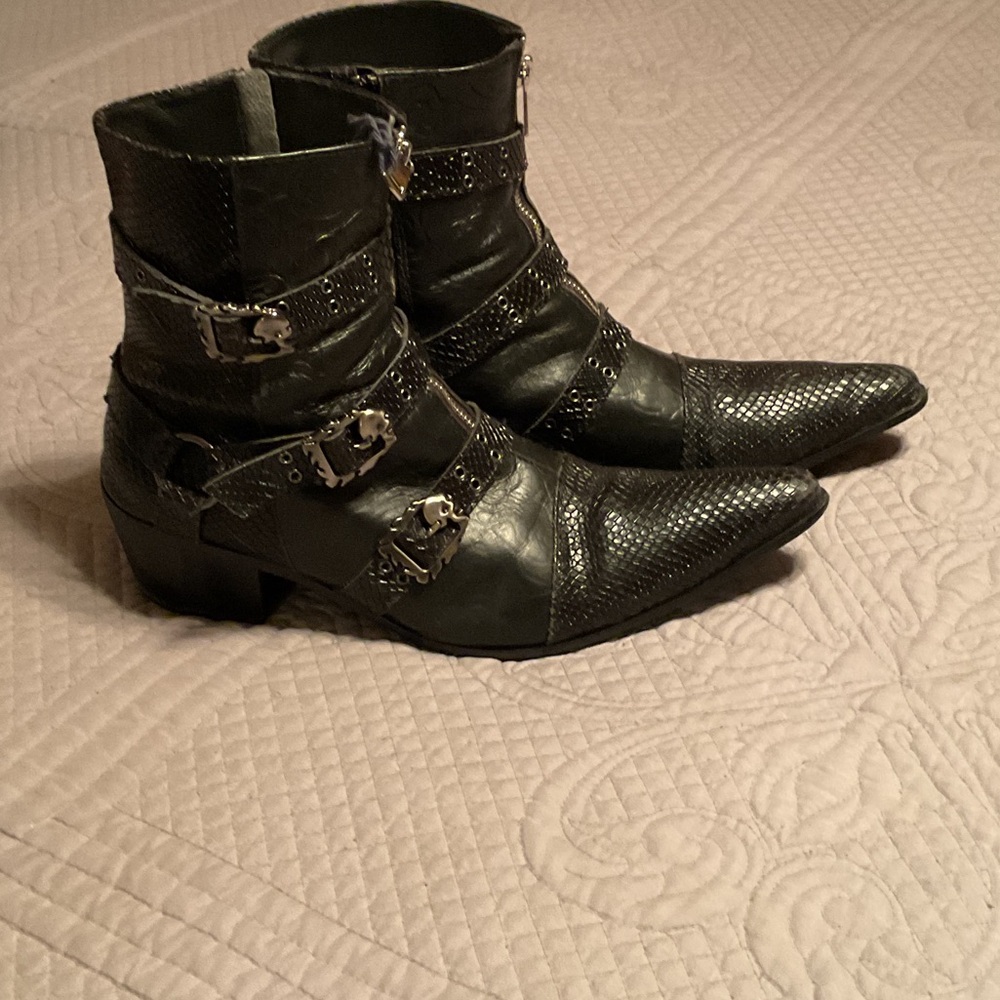 Stylish Black Buckle Boots for Men